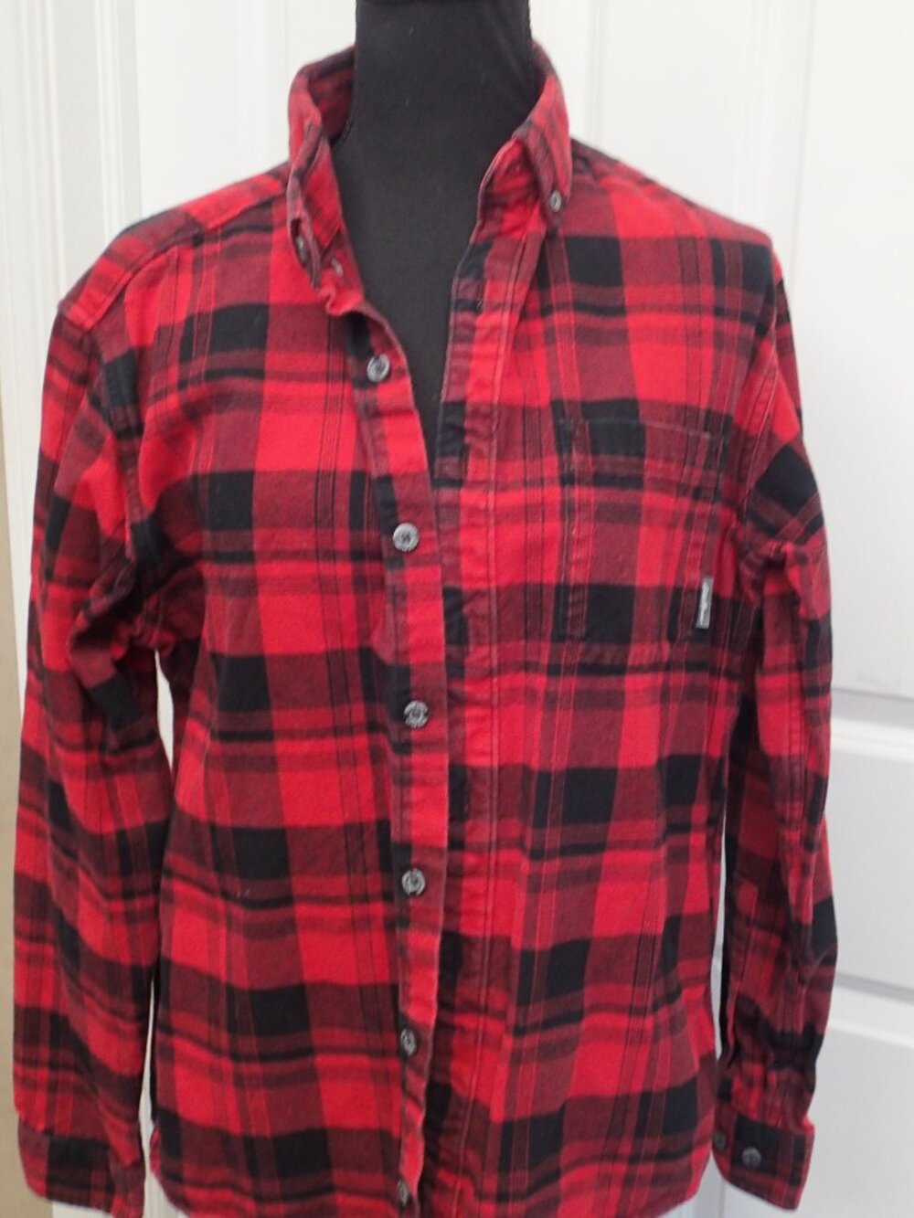Eddie Bauer Men's Red and Black Plaid Shirt Size Medium Classic Fit